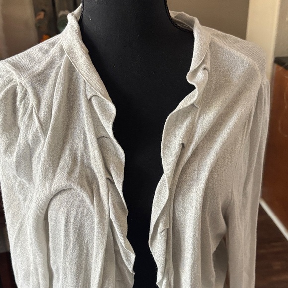 Source Unknown White Ruffled Shrug - Picture 3 of 4